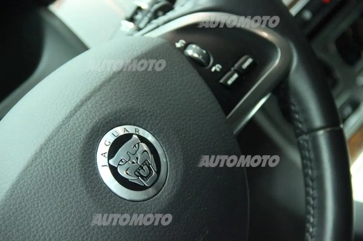 Cazzaniga: «Con Jaguar Approved vendiamo molto più di un usato. Qui rigeneriamo le auto» (20)