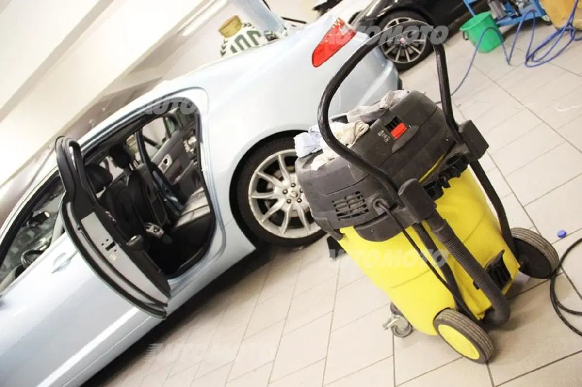 Cazzaniga: «Con Jaguar Approved vendiamo molto più di un usato. Qui rigeneriamo le auto» (24)