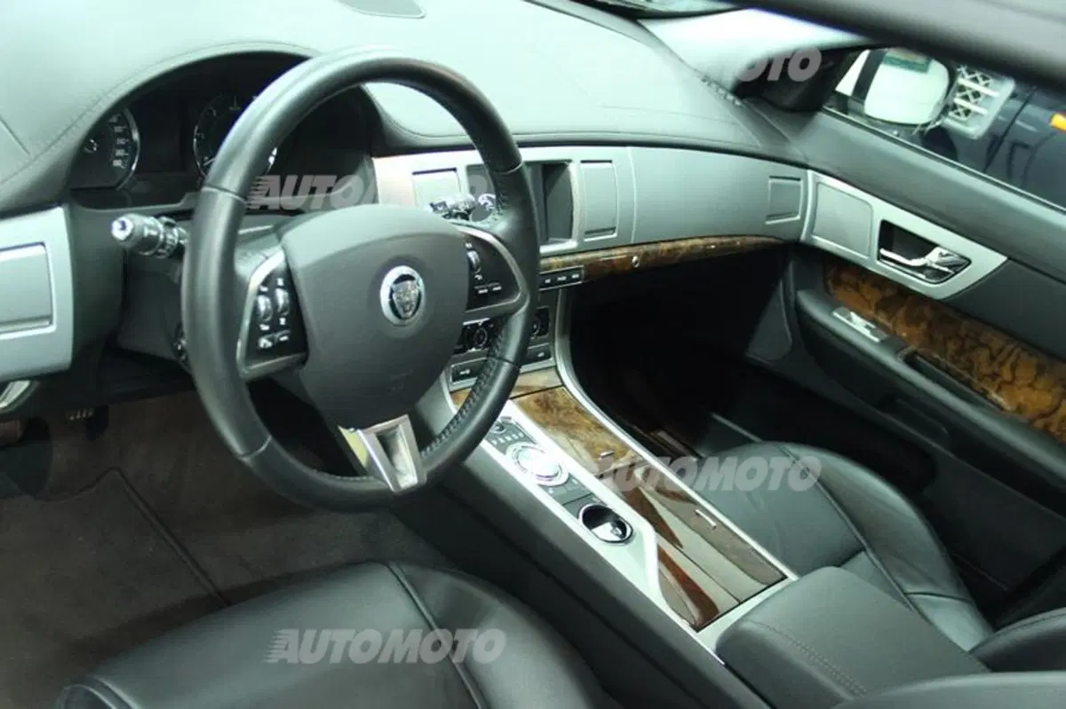 Cazzaniga: «Con Jaguar Approved vendiamo molto più di un usato. Qui rigeneriamo le auto» (37)