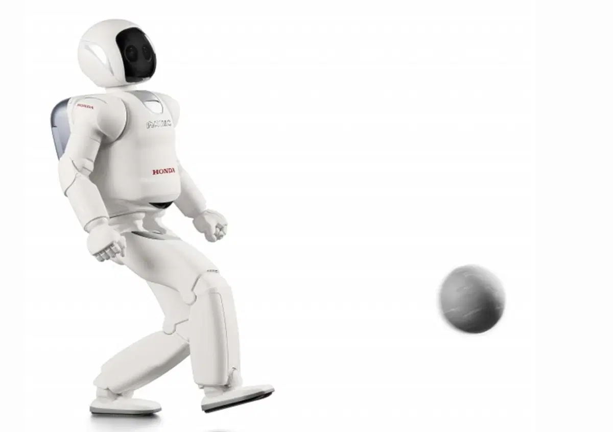 Honda Asimo: il robot giapponese &egrave; sempre pi&ugrave; "umano". Ecco di cosa &egrave; capace
