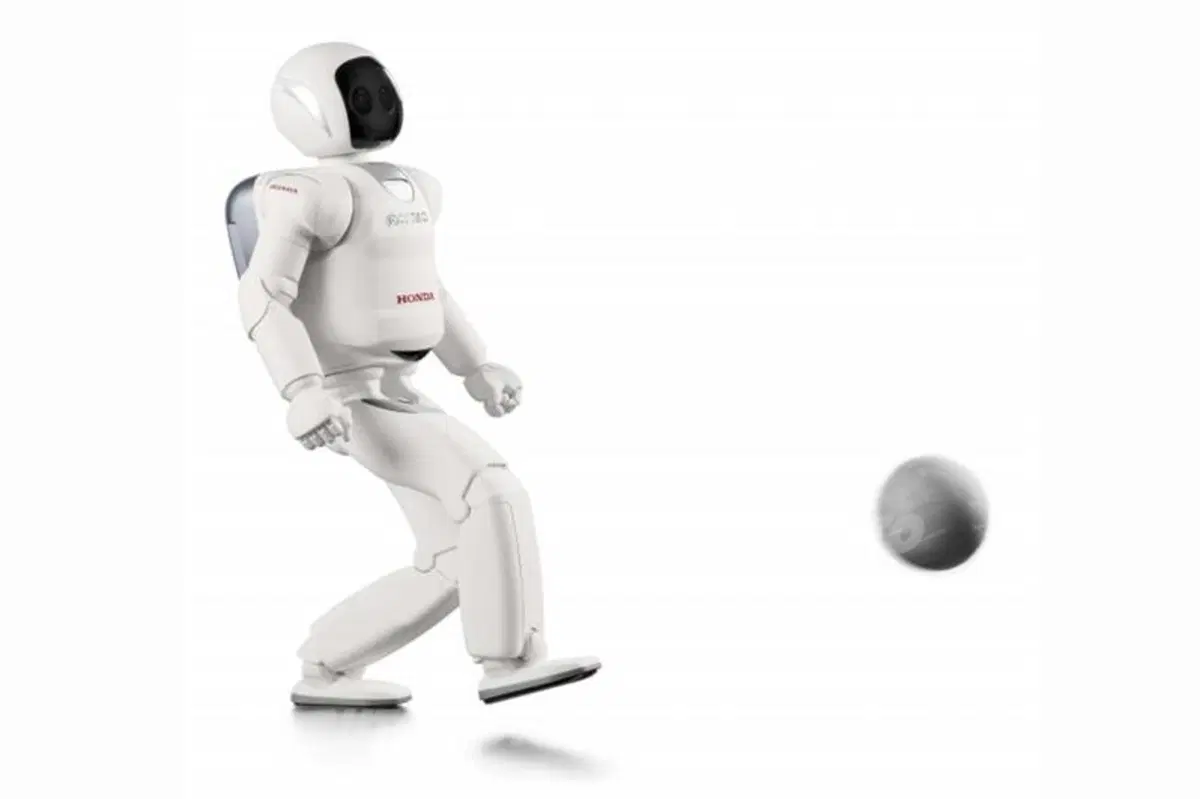 Honda Asimo: il robot giapponese è sempre più "umano". Ecco di cosa è capace
