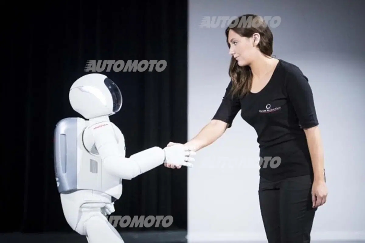 Honda Asimo: il robot giapponese è sempre più "umano". Ecco di cosa è capace (5)