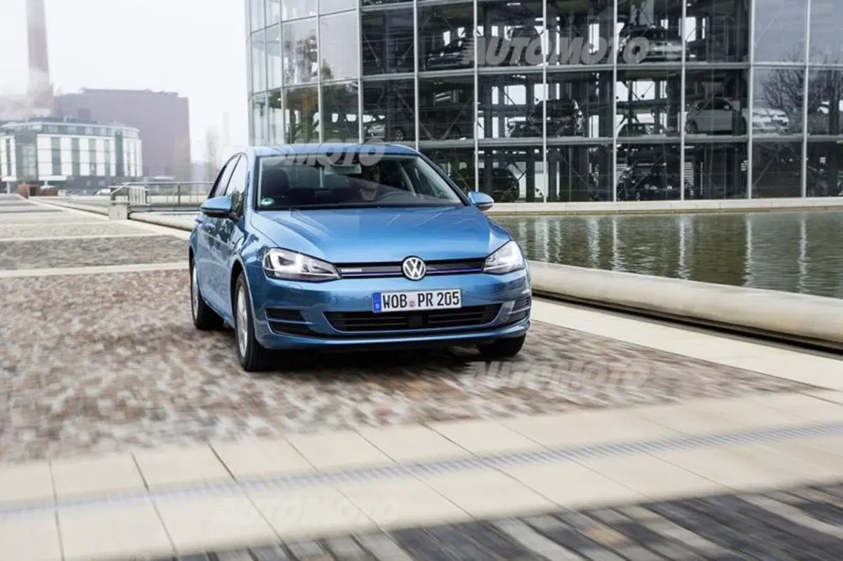 Volkswagen Golf TGI Bluemotion (18)