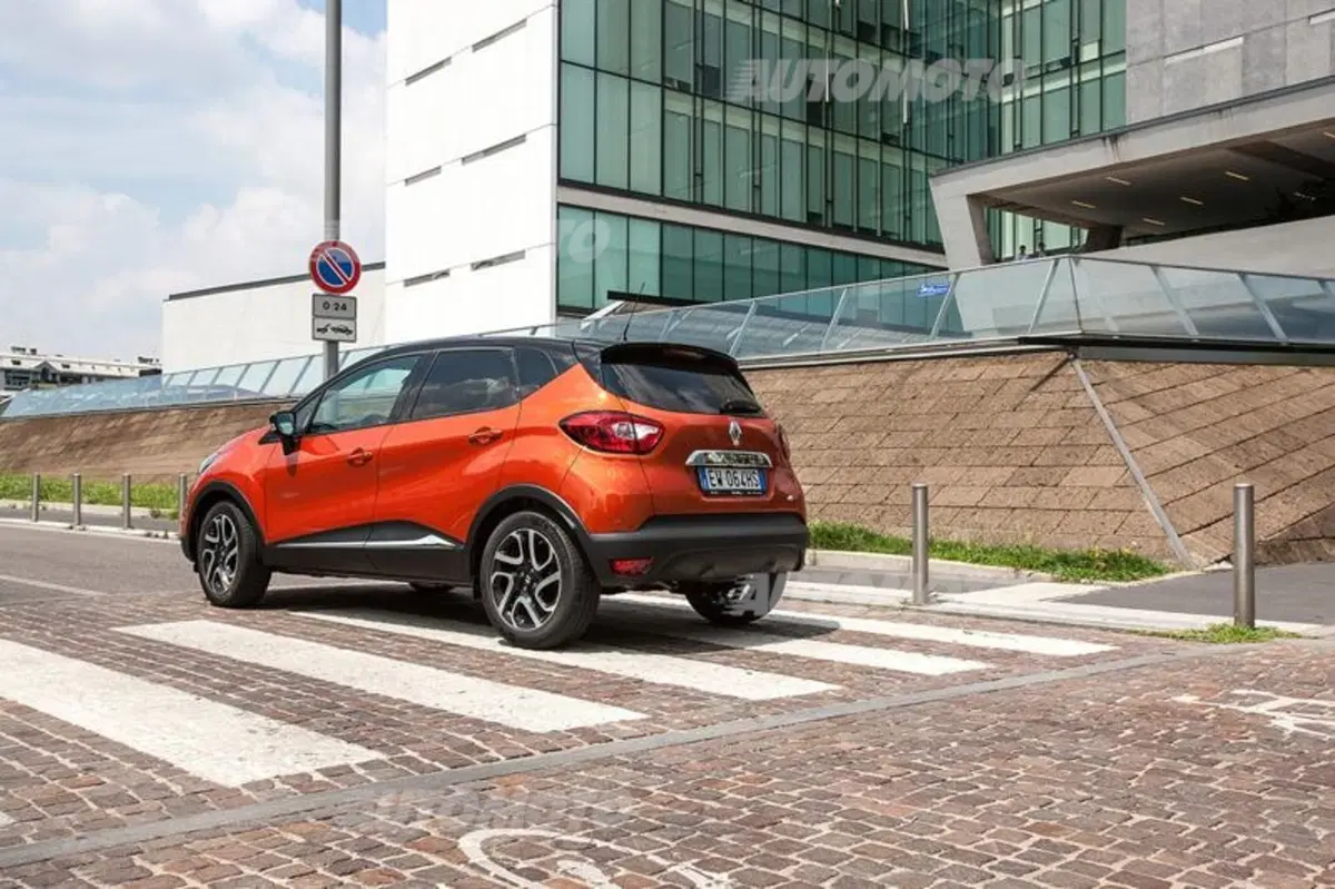 Renault Captur Project Runway. Ancora più stile e personalità per la crossover francese (13)
