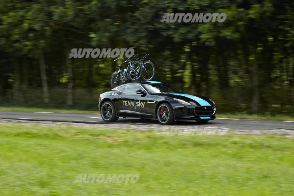 Jaguar F-Type R Coupé: una one-off speciale per il Tour de France (3)