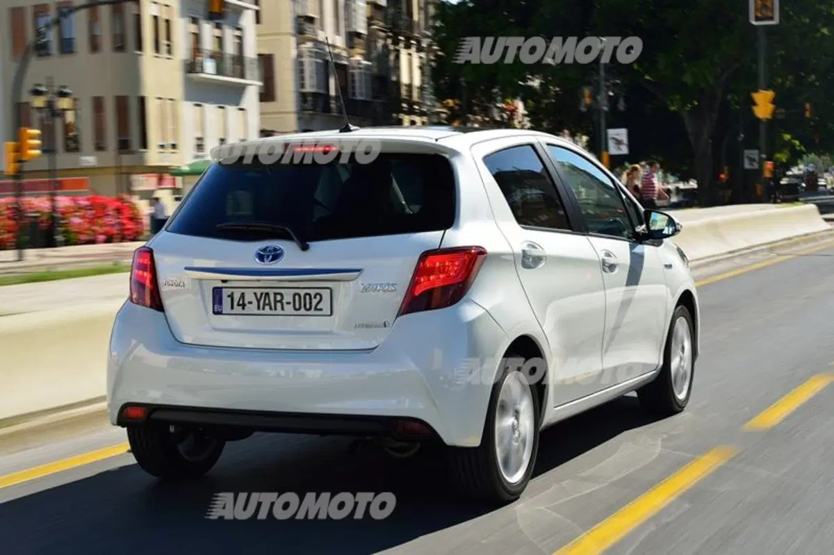 Toyota Yaris (Hybrid) restyling (3)
