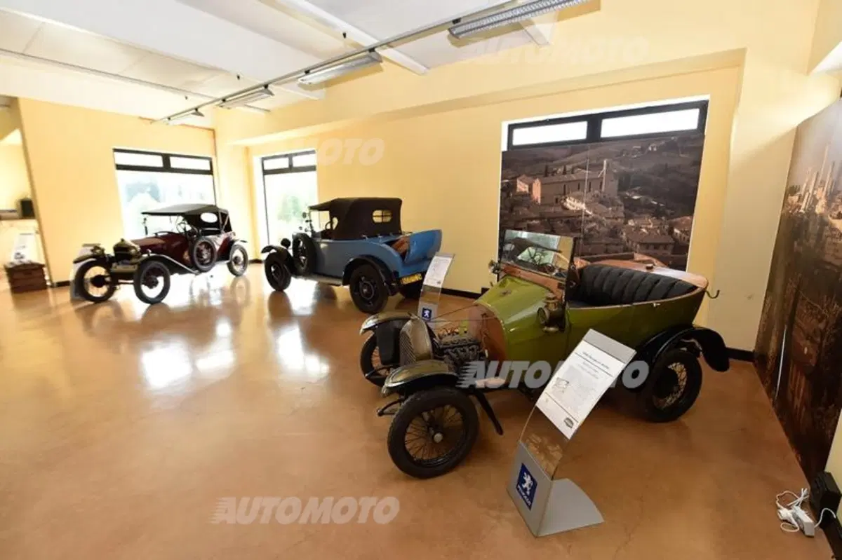 Galerie Peugeot: il Leone sotto le torri di San Gimignano (6)