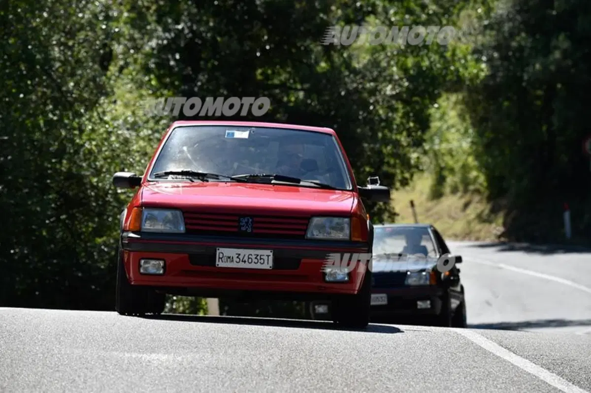 Galerie Peugeot: il Leone sotto le torri di San Gimignano (40)