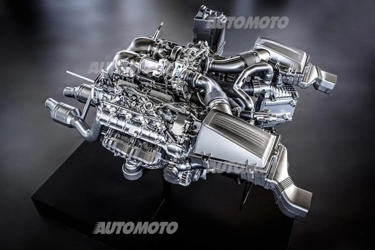 Mercedes AMG GT: svelati i dettagli del V8 da 510 CV