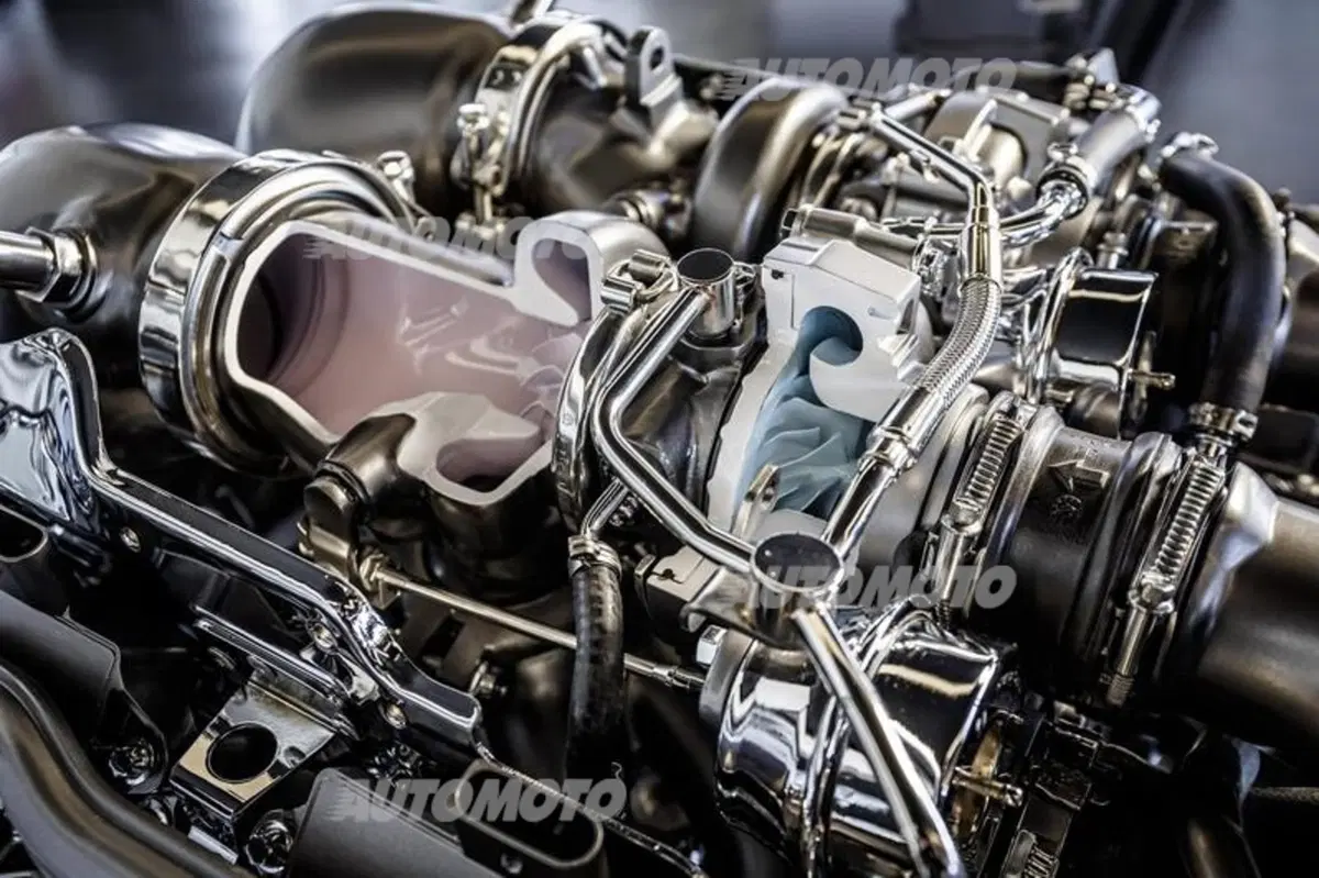 Mercedes AMG GT: svelati i dettagli del V8 da 510 CV (5)