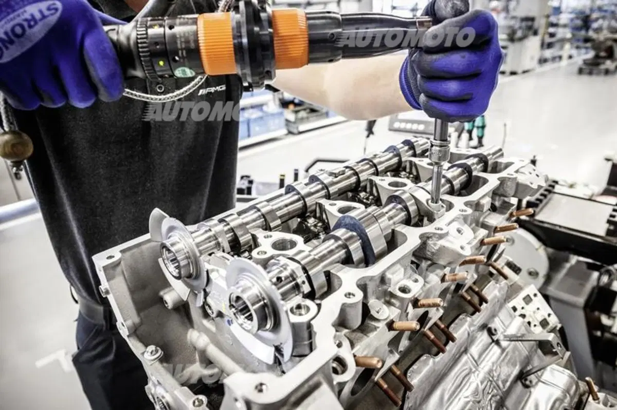 Mercedes AMG GT: svelati i dettagli del V8 da 510 CV (7)
