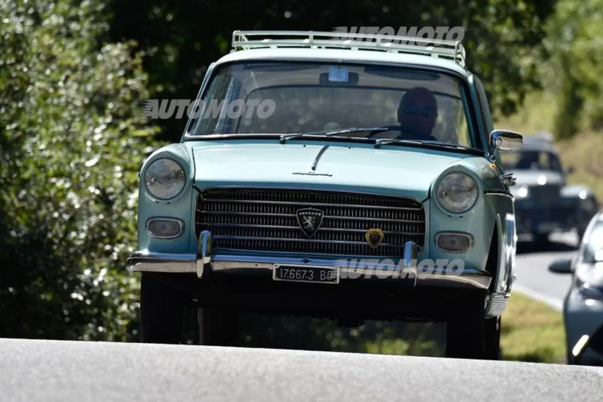 Peugeot 203, 404, 504, 205 GTI e 205 Gutmann (53)