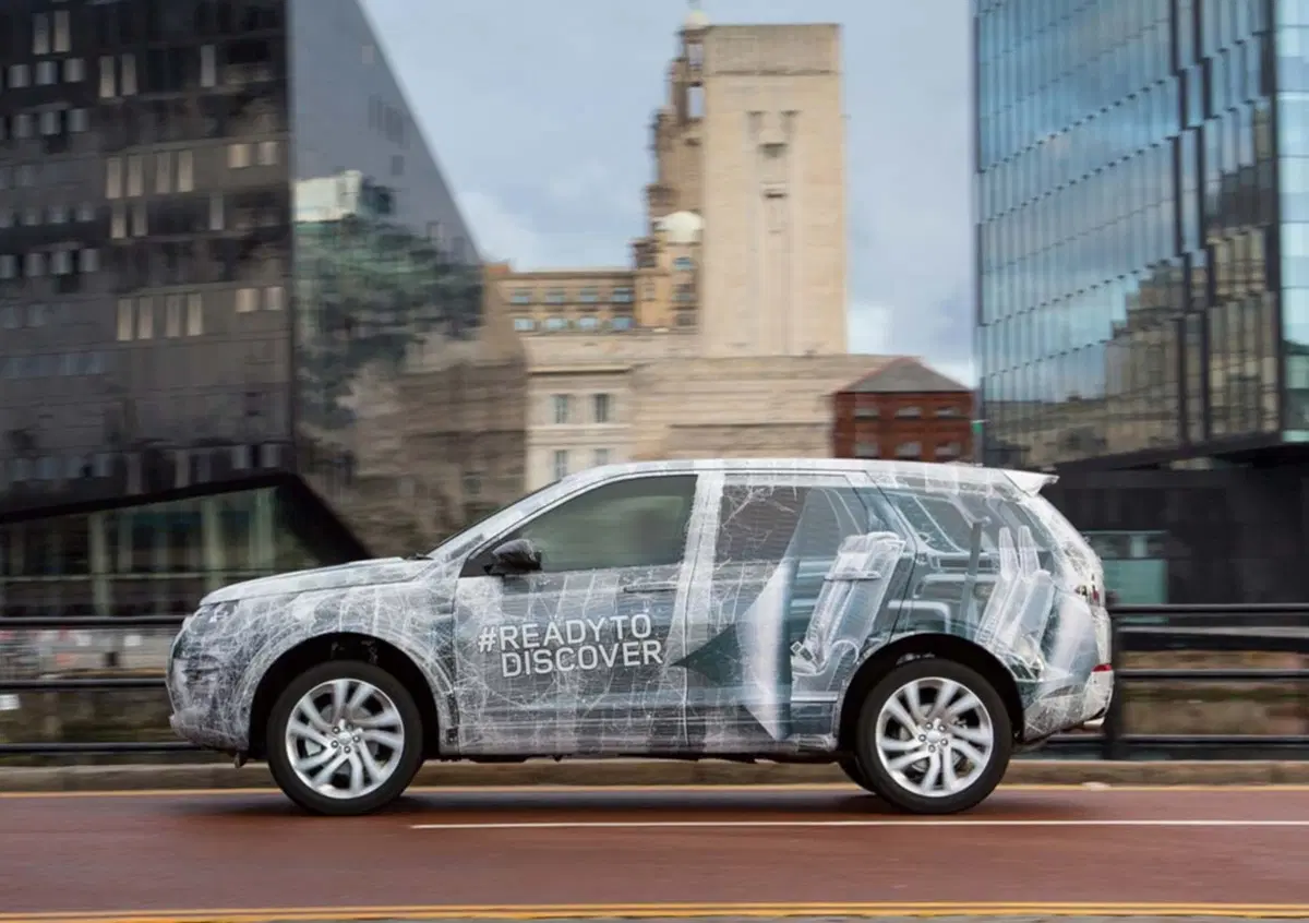 Land Rover Discovery Sport: la sette posti anticipata da una immagine "spia"