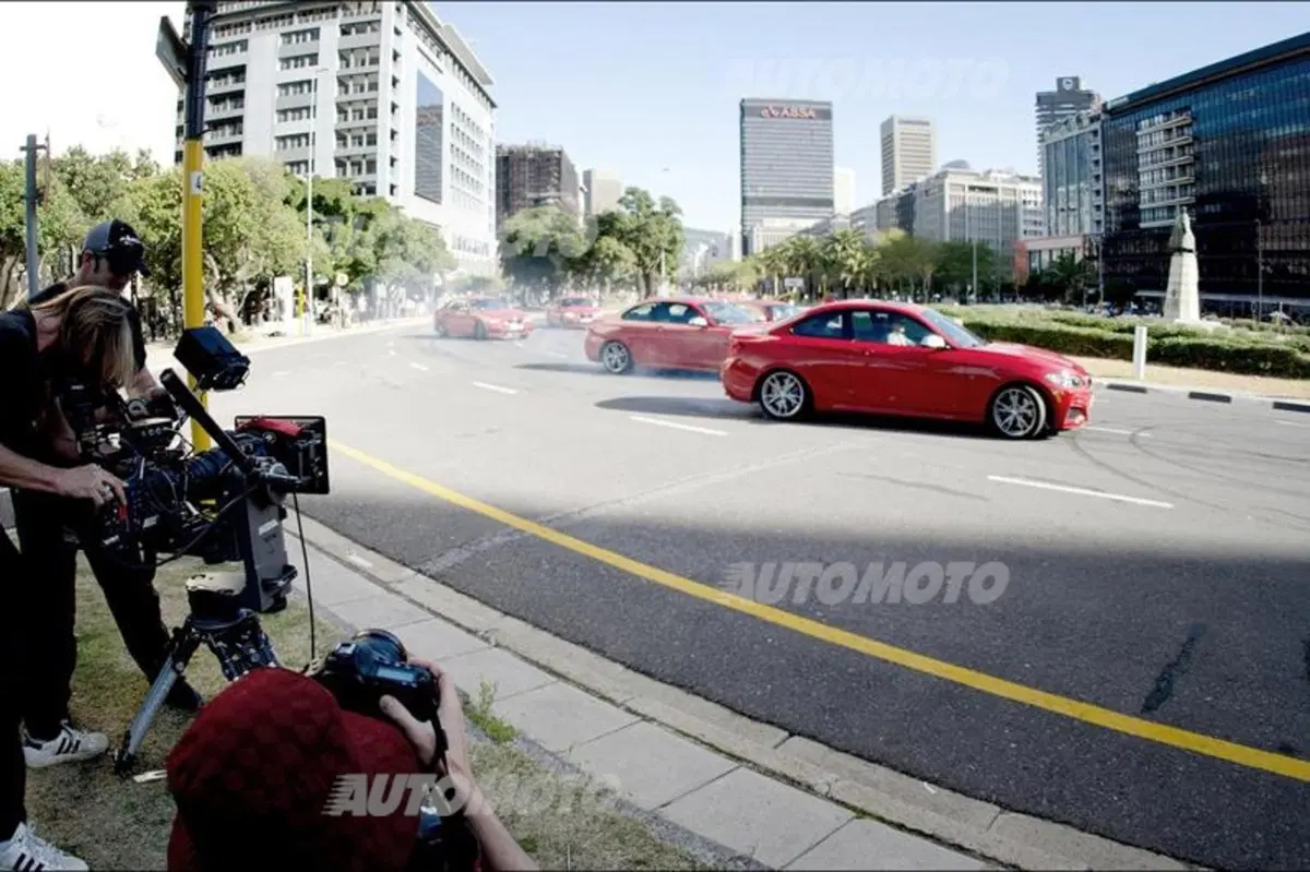 BMW M235i Coupé: a bocca aperta per lo show di "drfiting sincronizzato" [video] (3)