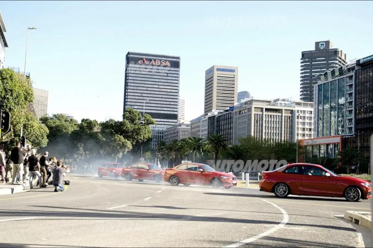 BMW M235i Coupé: a bocca aperta per lo show di "drfiting sincronizzato" [video] (8)