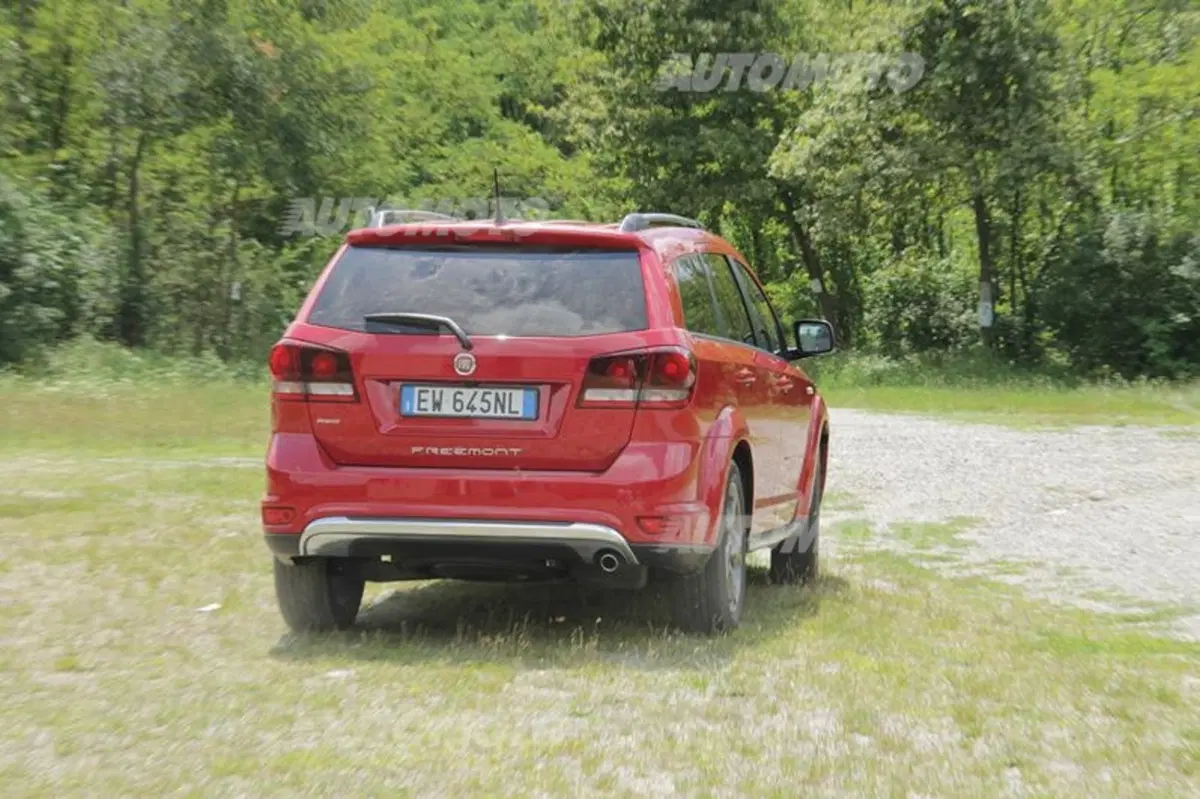 Fiat Freemont Cross (2)