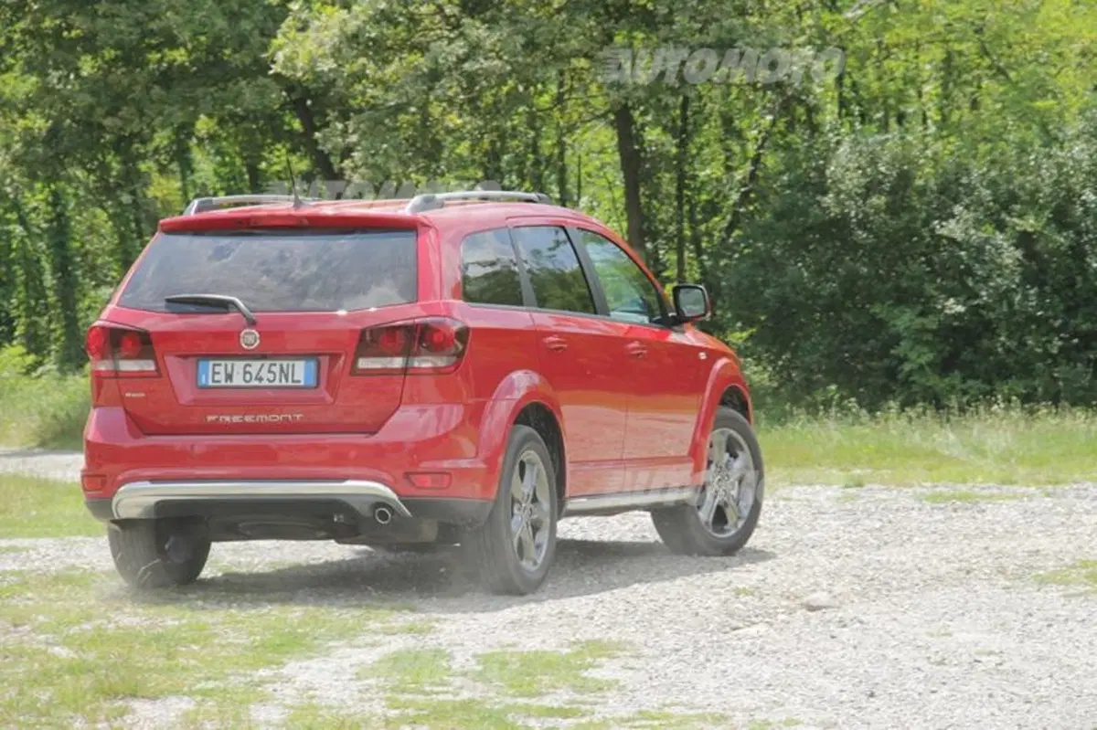 Fiat Freemont Cross (3)