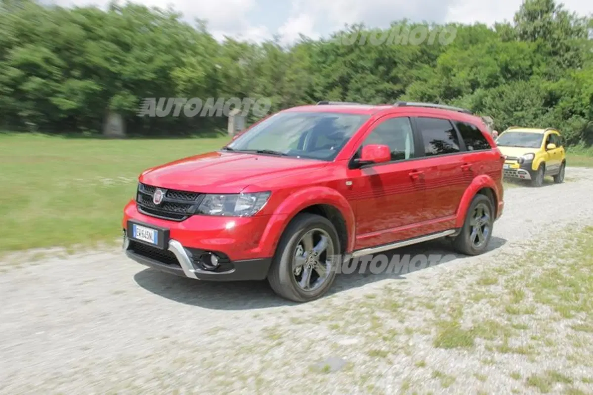 Fiat Freemont Cross (4)