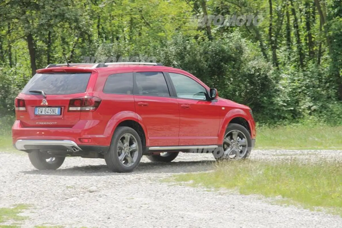 Fiat Freemont Cross (5)