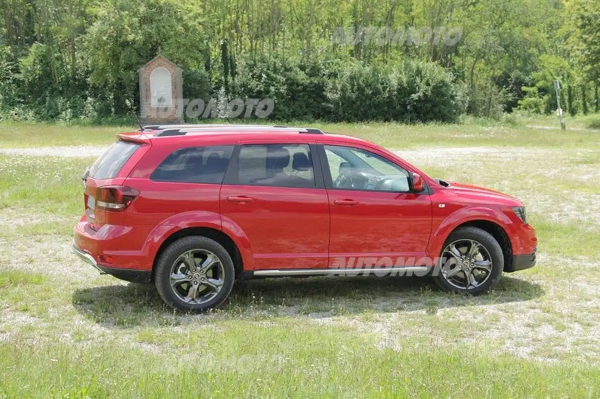 Fiat Freemont Cross (6)