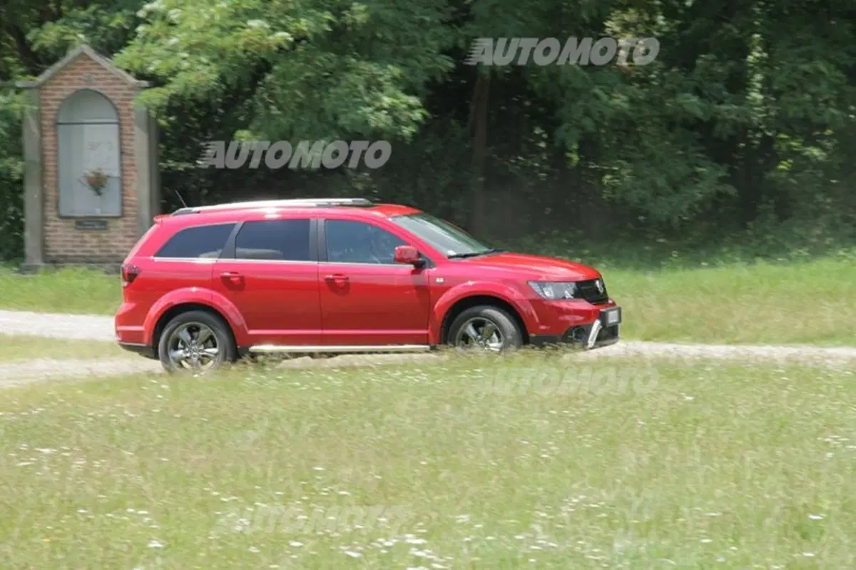 Fiat Freemont Cross (7)