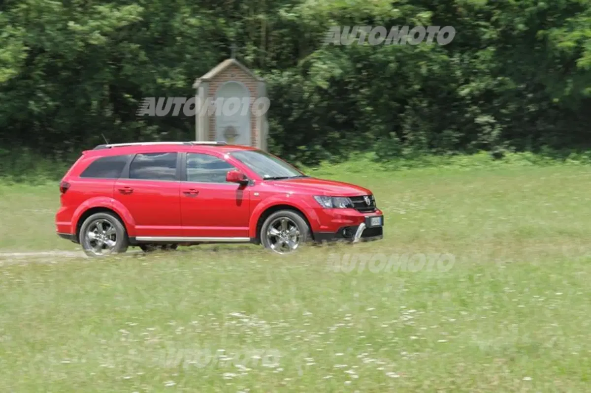 Fiat Freemont Cross (11)