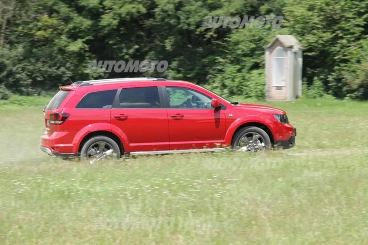 Fiat Freemont Cross (14)