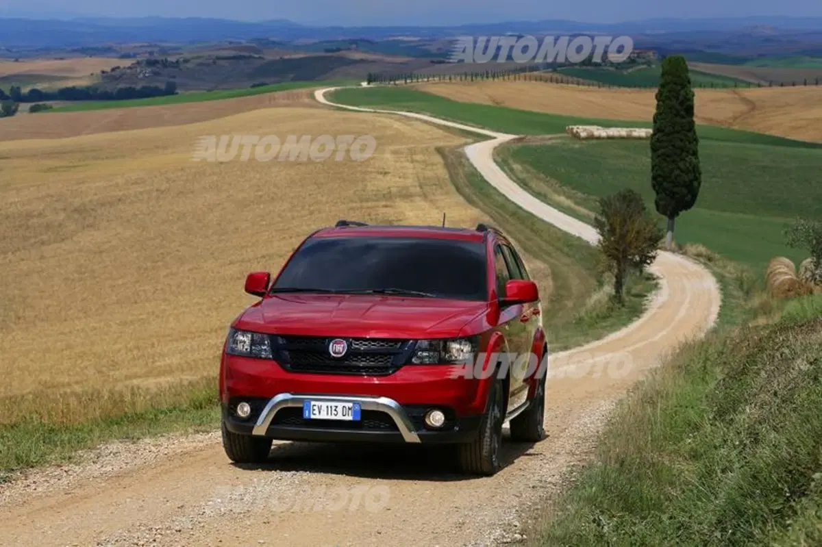 Fiat Freemont Cross (16)