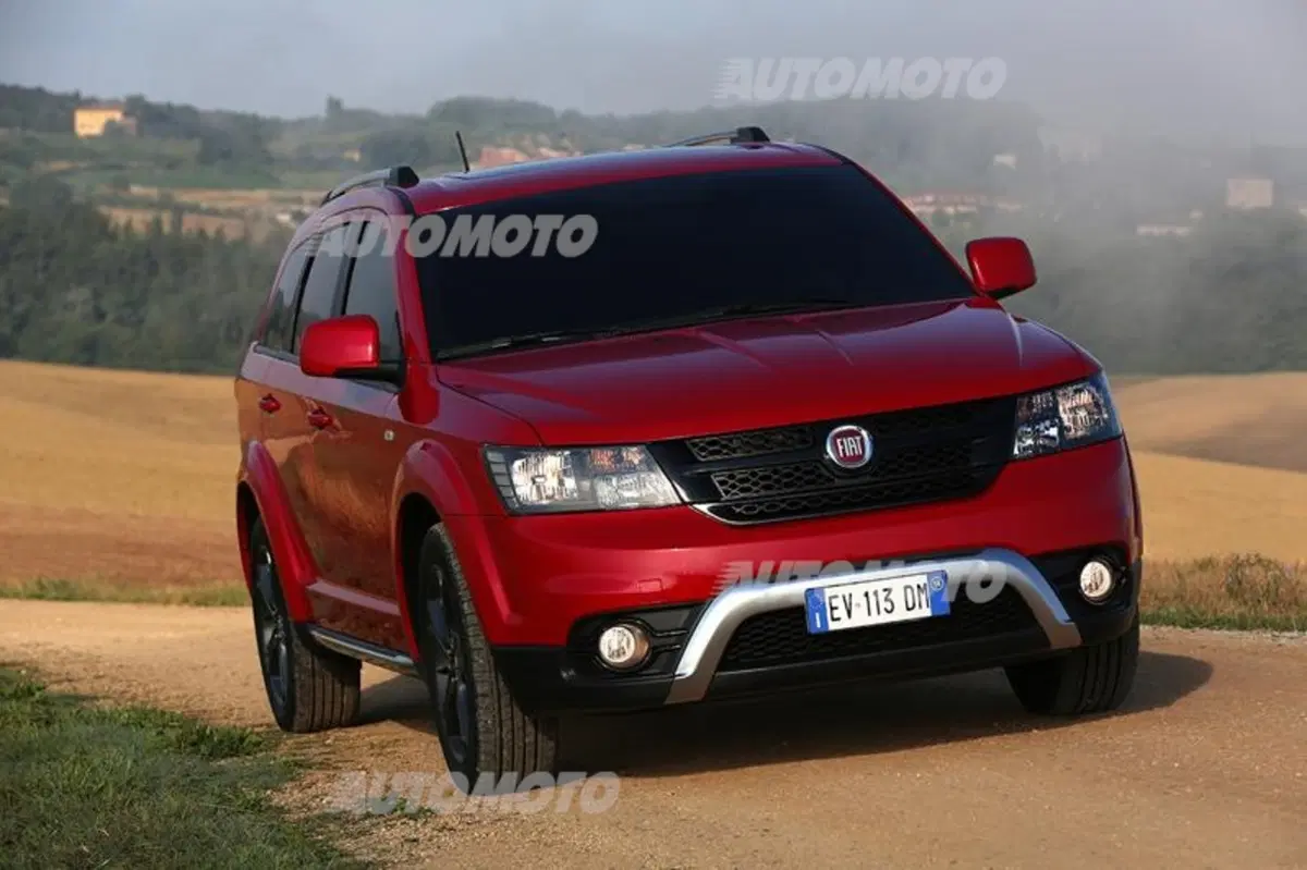 Fiat Freemont Cross (24)