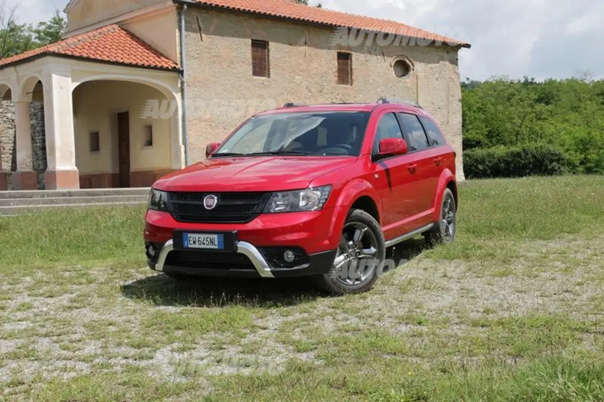 Fiat Freemont Cross (26)