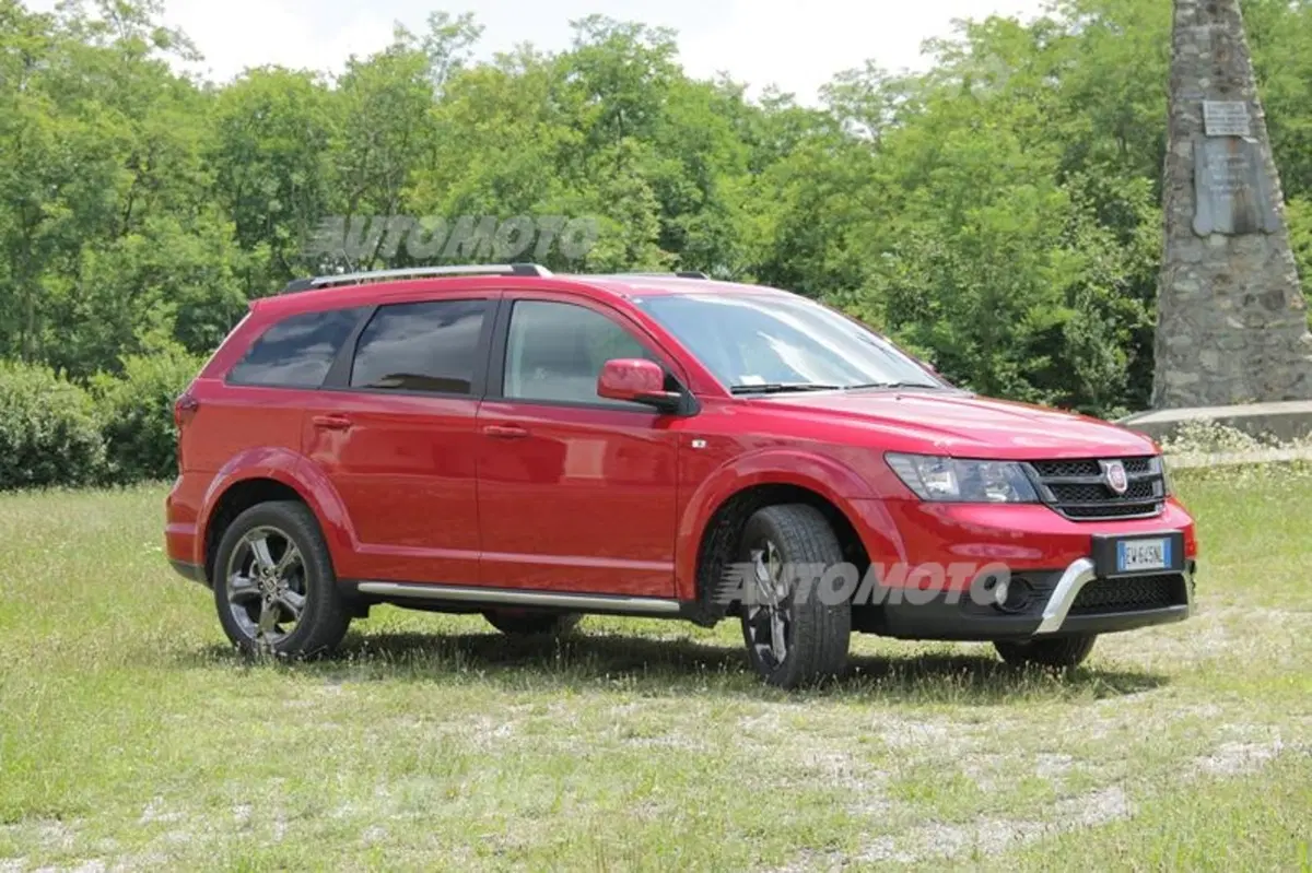 Fiat Freemont Cross (28)