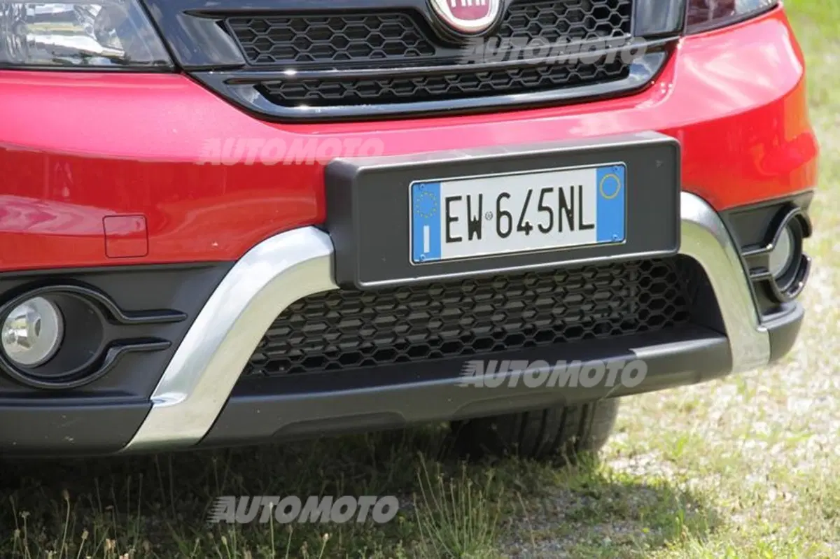 Fiat Freemont Cross (38)