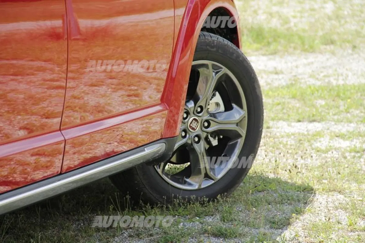 Fiat Freemont Cross (39)