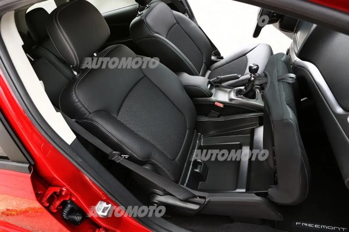 Fiat Freemont Cross (45)