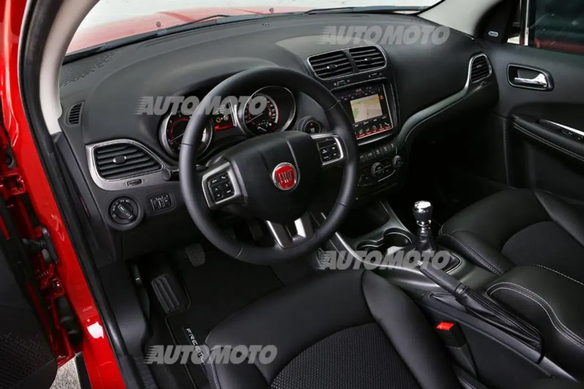 Fiat Freemont Cross (47)