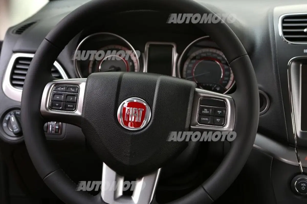 Fiat Freemont Cross (48)