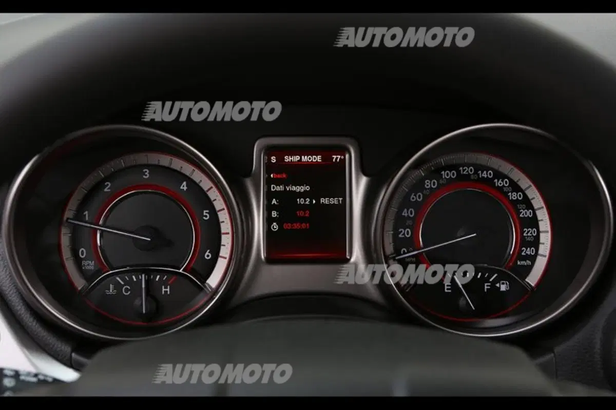 Fiat Freemont Cross (49)