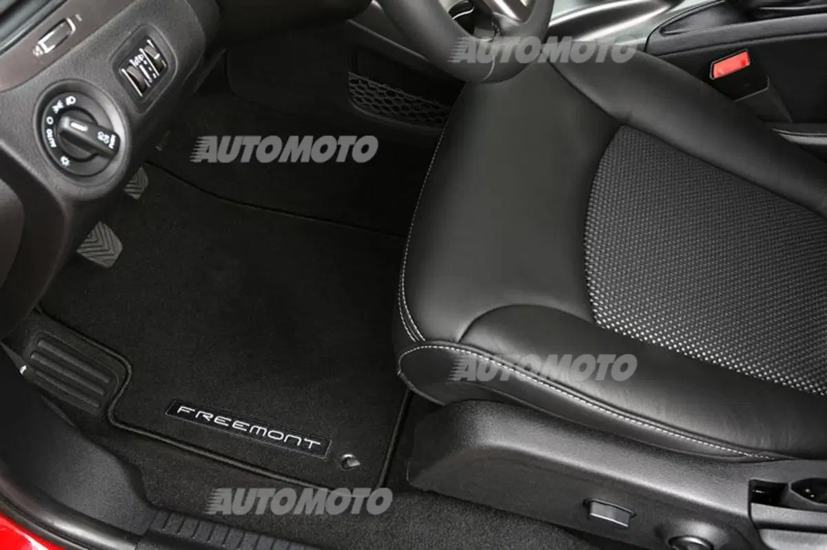 Fiat Freemont Cross (51)