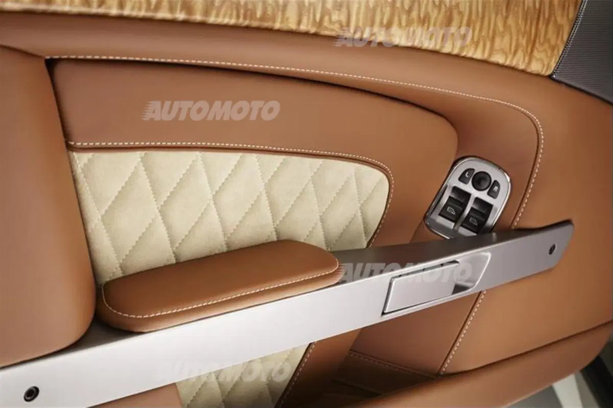 Aston Martin DB9 Volante by Q. Una one-off all'asta per beneficenza (8)