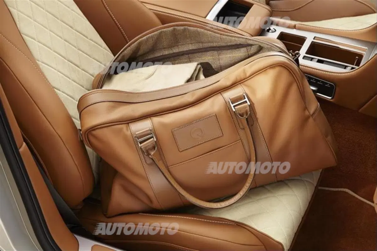 Aston Martin DB9 Volante by Q. Una one-off all'asta per beneficenza (9)