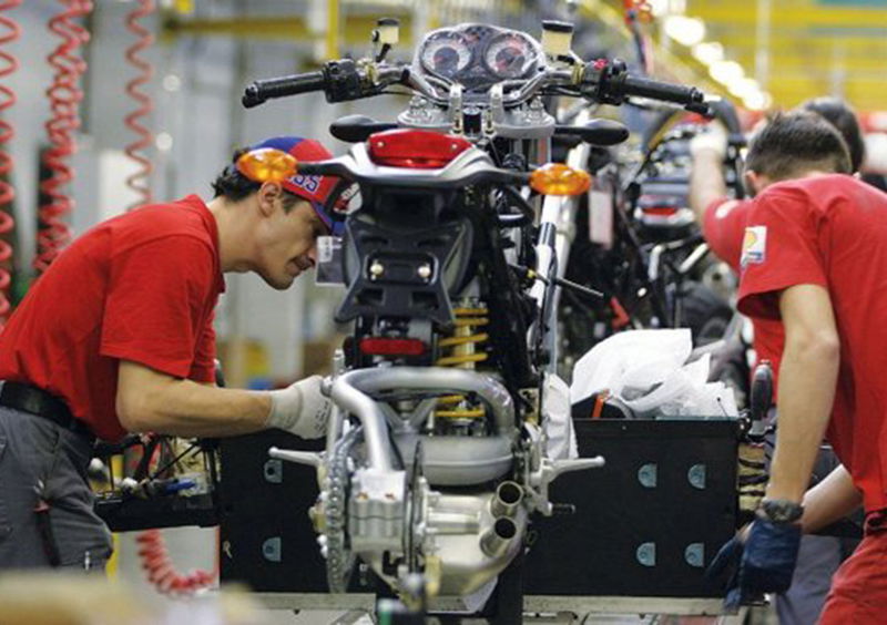 Ducati e Lamborghini pagano il diploma ai ragazzi in fabbrica