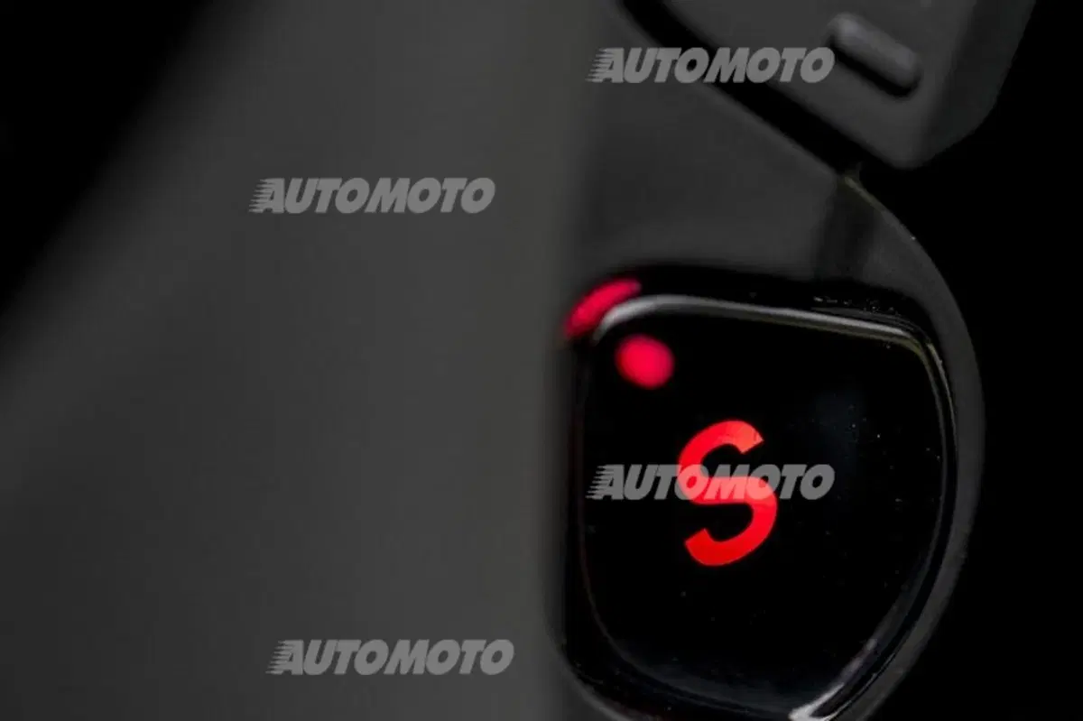 Aston Martin: un nuovo cambio a 8 rapporti per Vanquish e Rapide S (23)