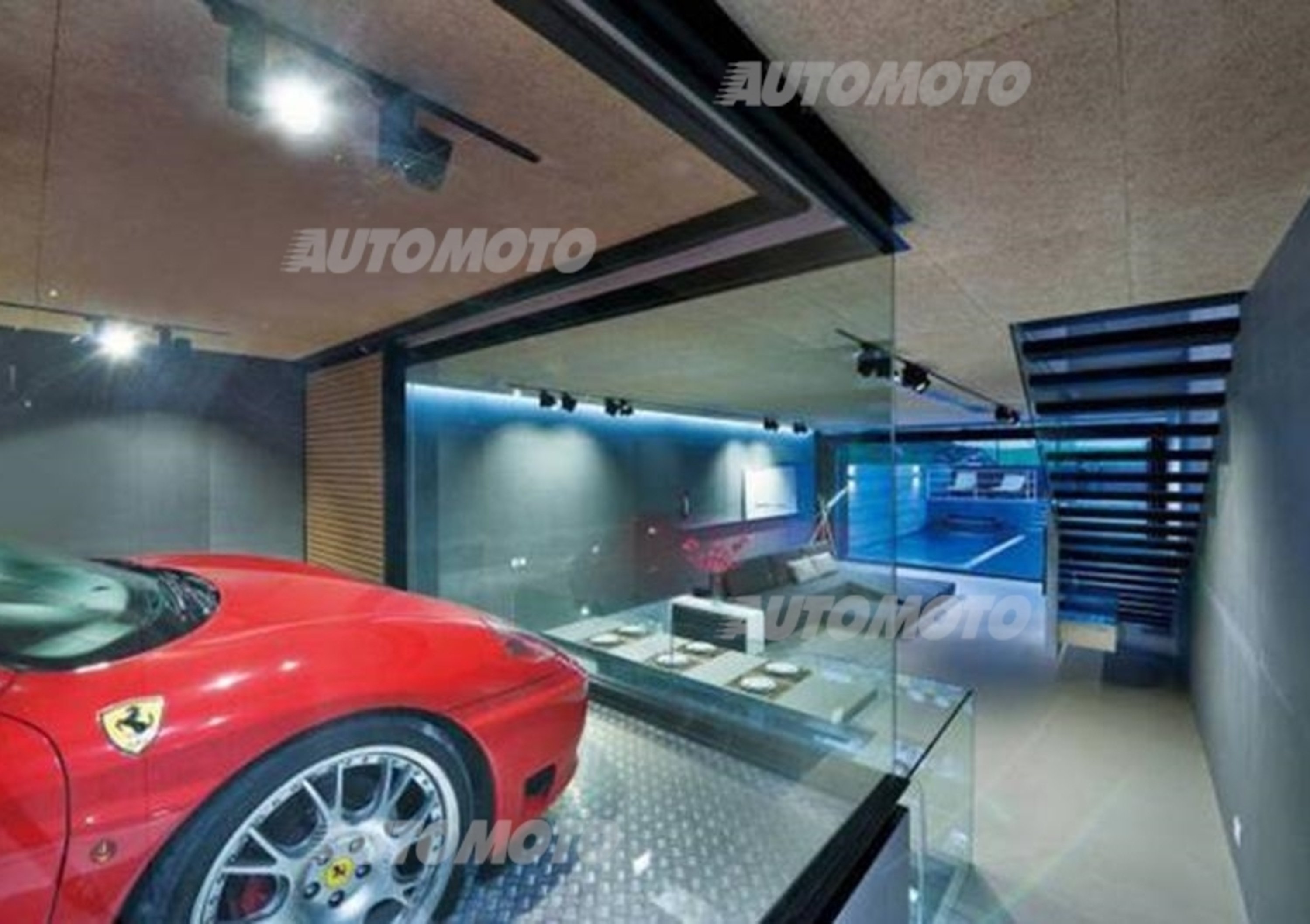 Ferrari: un box trasparente in una casa di Hong Kong per la Rossa di Maranello