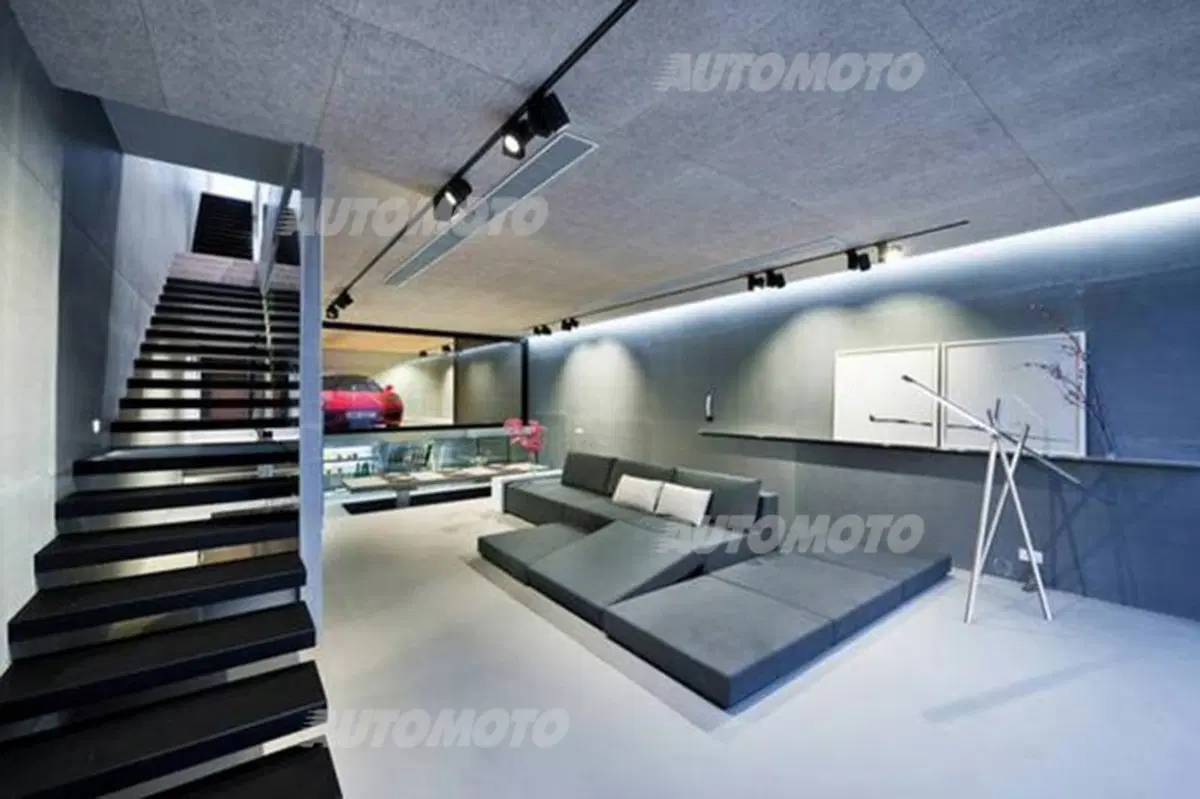 Ferrari: un box trasparente in una casa di Hong Kong per la Rossa di Maranello (3)