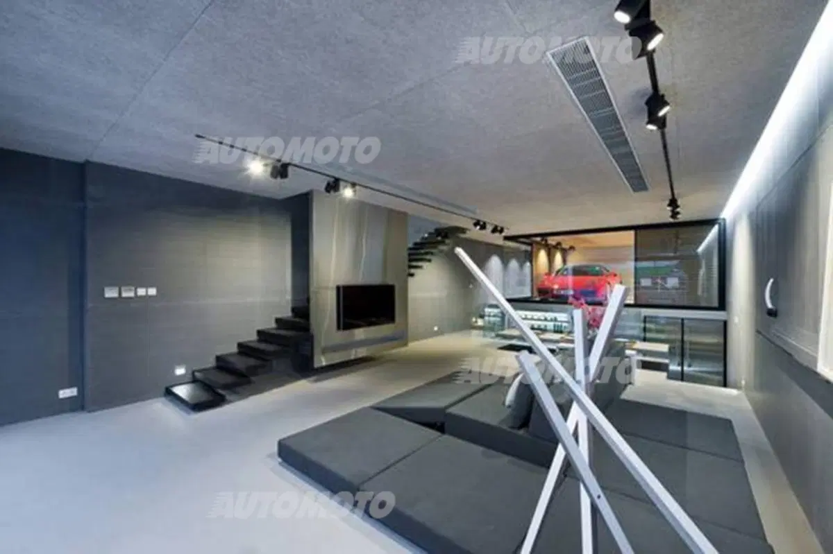Ferrari: un box trasparente in una casa di Hong Kong per la Rossa di Maranello (4)