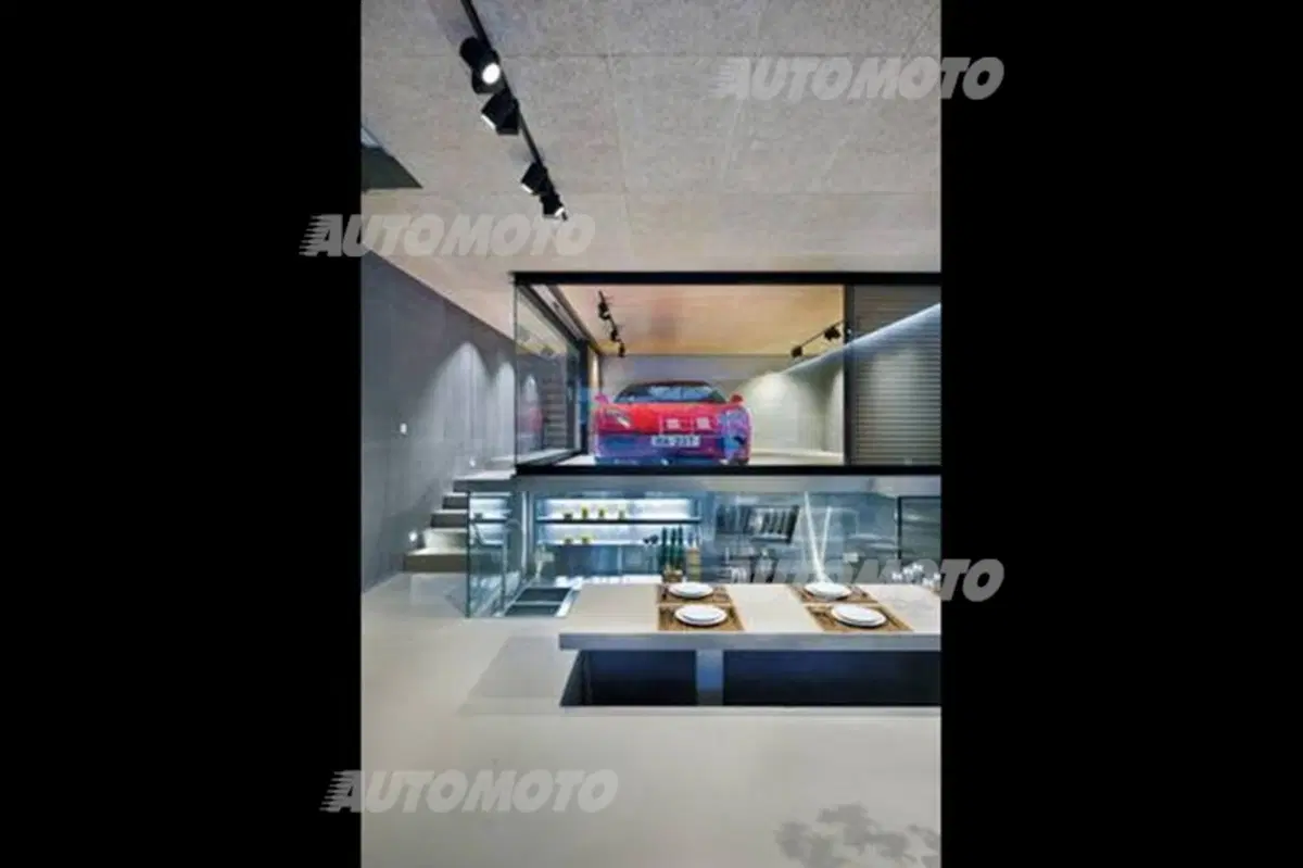 Ferrari: un box trasparente in una casa di Hong Kong per la Rossa di Maranello (5)