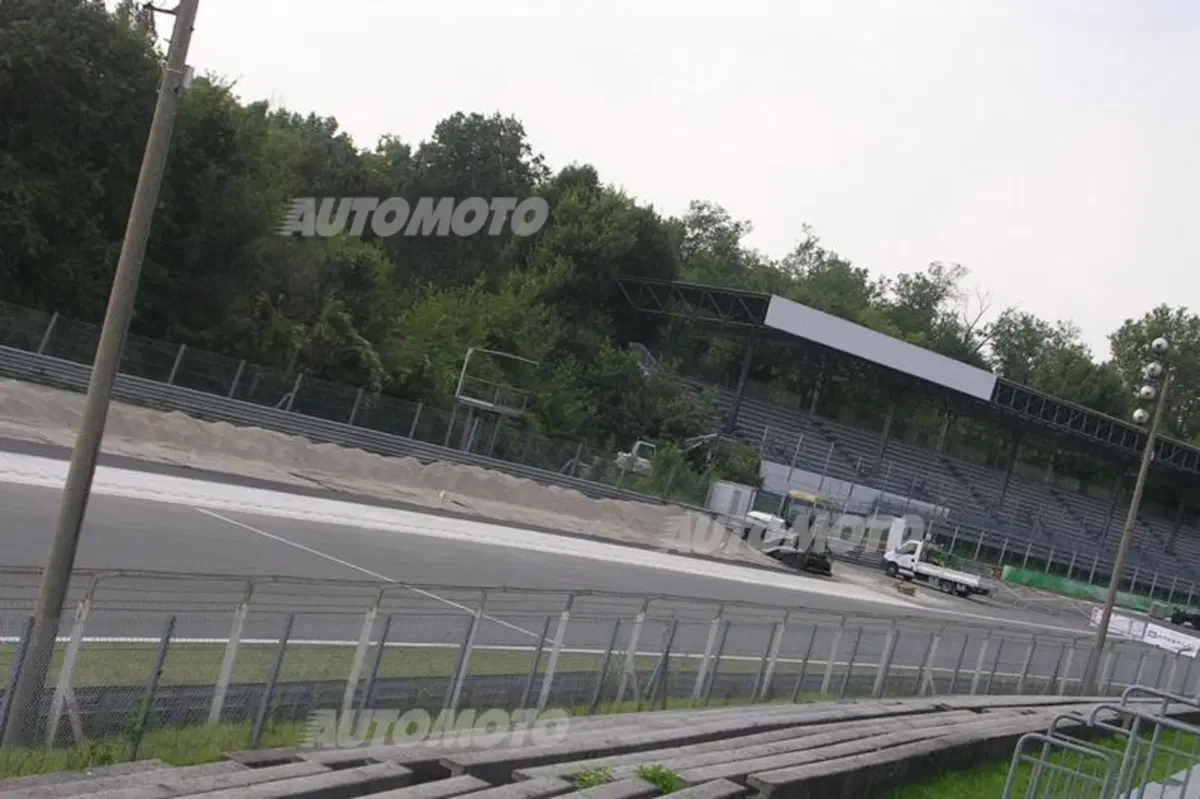 Monza: avviati i lavori di asfaltatura della via di fuga della curva Parabolica (4)