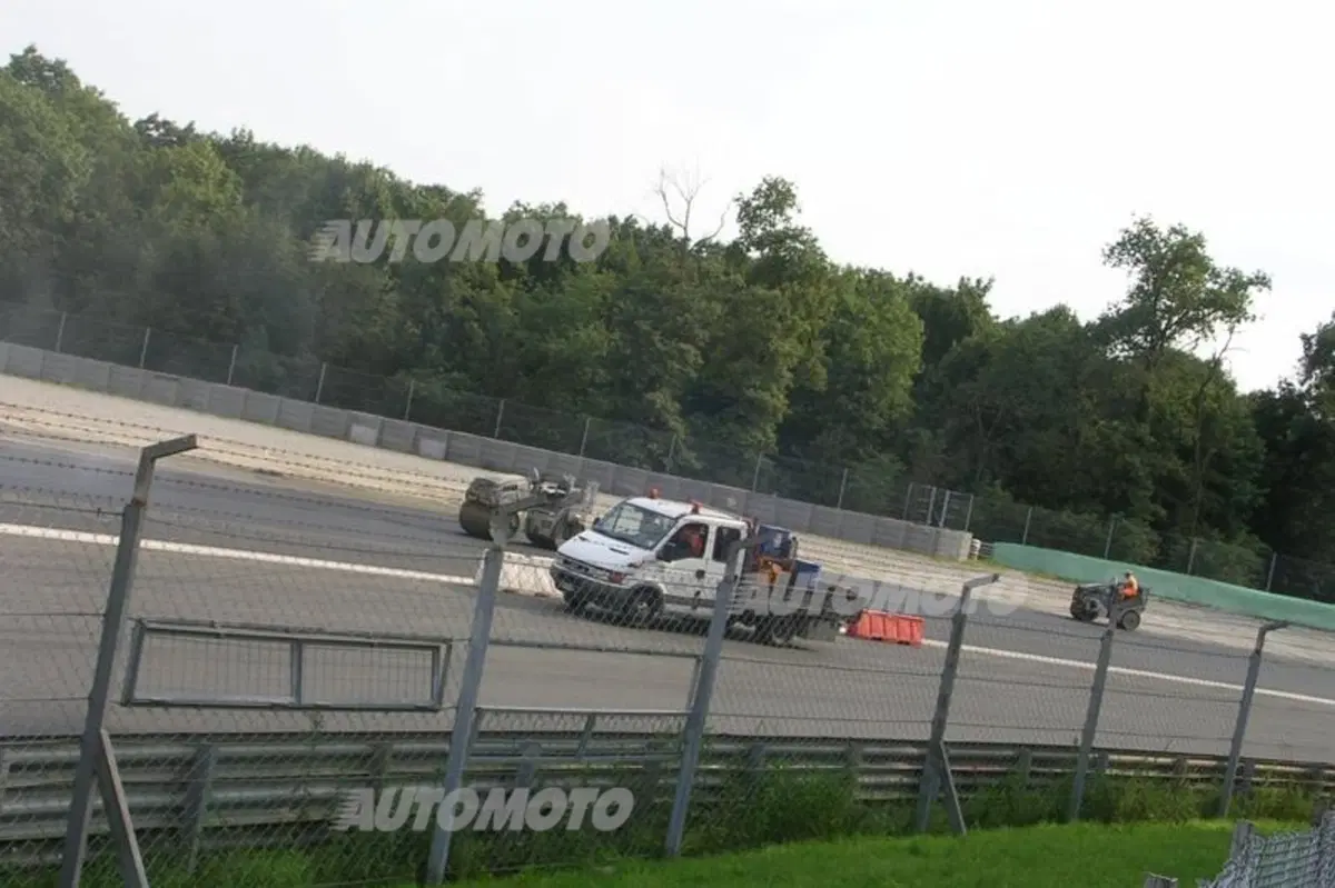 Monza: avviati i lavori di asfaltatura della via di fuga della curva Parabolica (7)