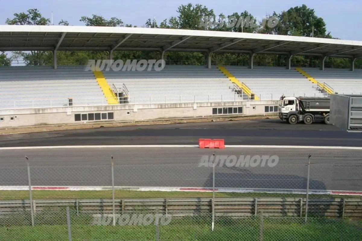 Monza: avviati i lavori di asfaltatura della via di fuga della curva Parabolica (8)