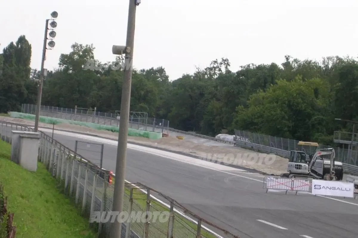Monza: avviati i lavori di asfaltatura della via di fuga della curva Parabolica (9)